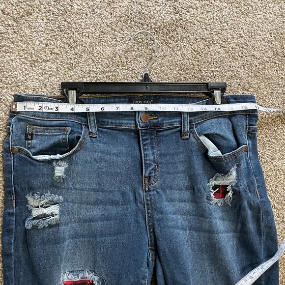 JUDY BLUE Buffalo Plaid Patch Distressed Skinny Jeans Size 32 - Picture 11 of 11